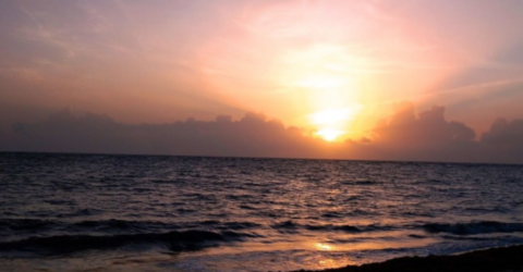 Cada amanecer es una oportunidad. Amanecer en una playa de balneario